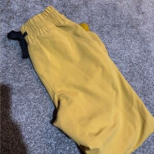 FIGS SIZE XS LIGHT GOLD HIGH WASTED SCRUB JOGGERS